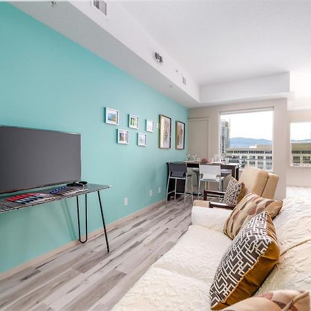 Tiffany Blue@Downtown Culture District Apartment Kelowna Exterior foto